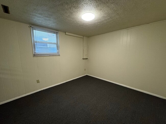 Building Photo - 84 W 9th Ave