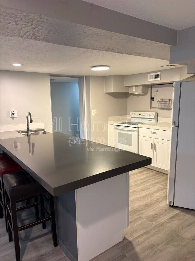 Building Photo - 168 Ross Dr