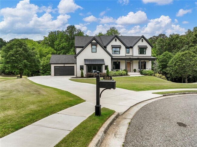 Building Photo - 566 Versailles Dr