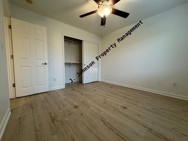 Building Photo - 2bed 2 bth located in Manteca