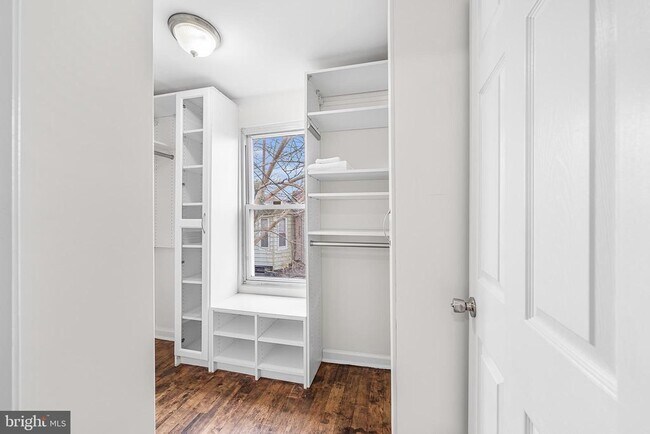 Building Photo - 426 N Holly St