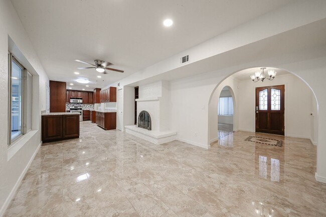 Building Photo - 2851 E Acoma Dr
