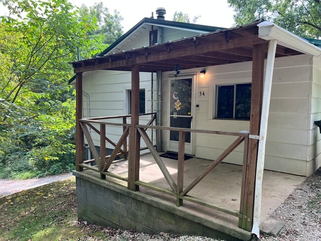 Very quiet area with a cottage like feel - 54 Woodlawn Ave