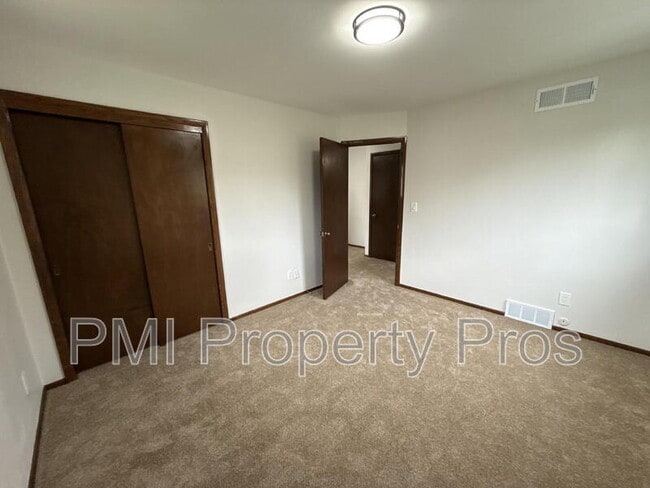 Building Photo - 8150 S 88th St
