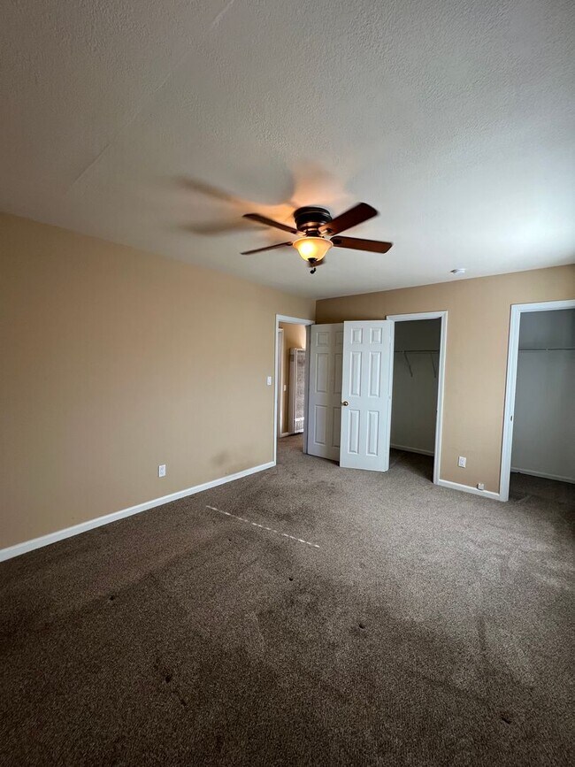 Building Photo - 414 21st St