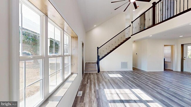 Building Photo - 40750 King Dr