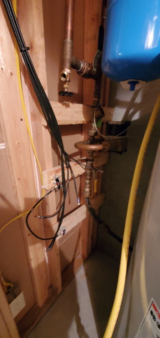 Building Photo - 4 bed 2 1/2 bath home!