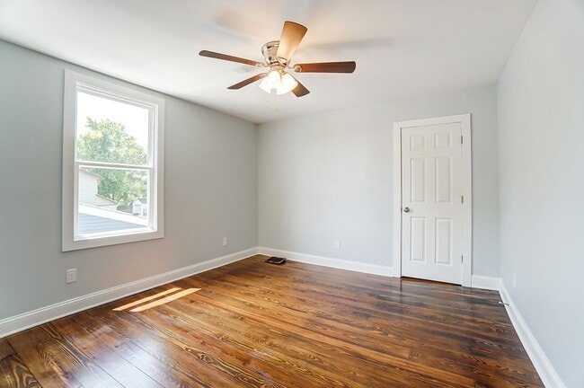 Building Photo - Spacious 3 Bedroom in Hamilton!