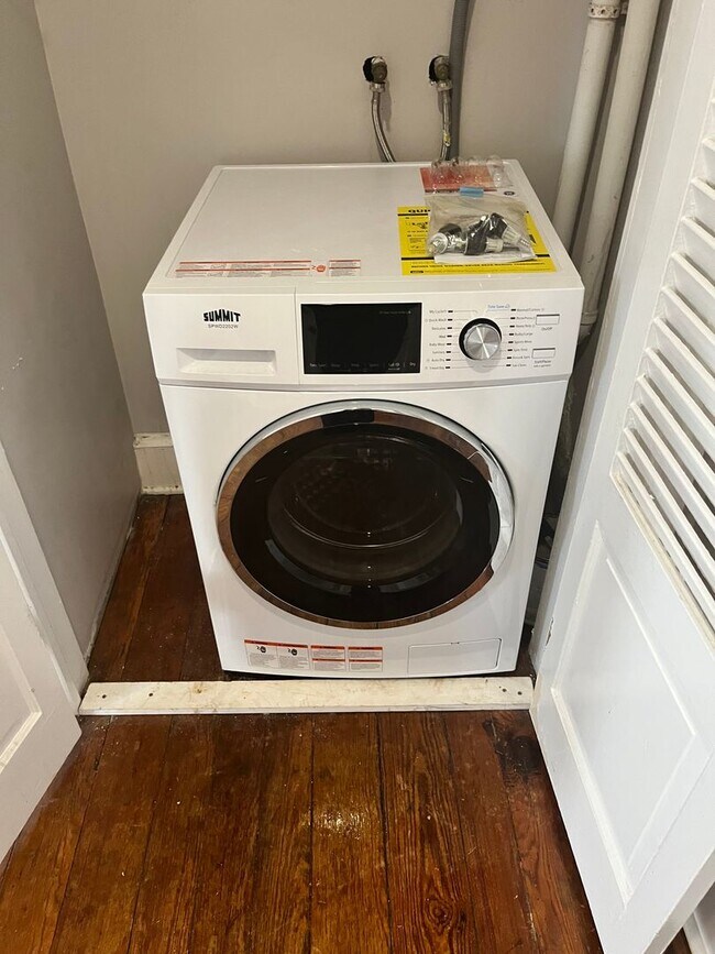 Building Photo - 319-321 S. Washington Street