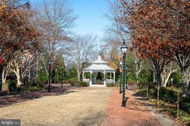 Building Photo - 6612 Wakefield Dr