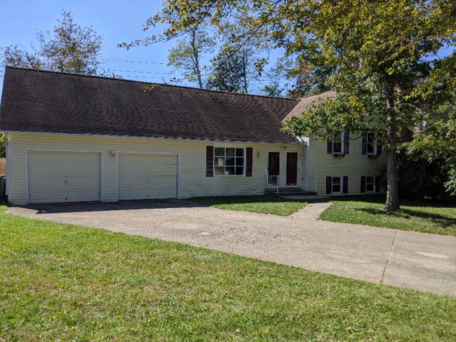 Building Photo - 485 Woodview Dr