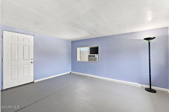 Building Photo - 45554 6th St E