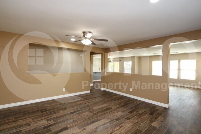 Building Photo - 12123 W Cottontail Ln