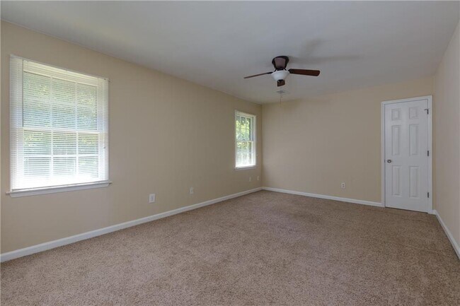 Building Photo - 2890 Carrollton Ct