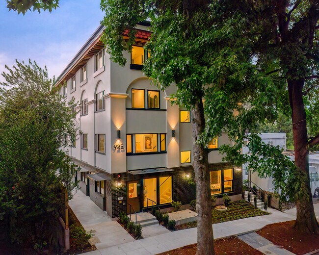 Building Photo - Adelynn