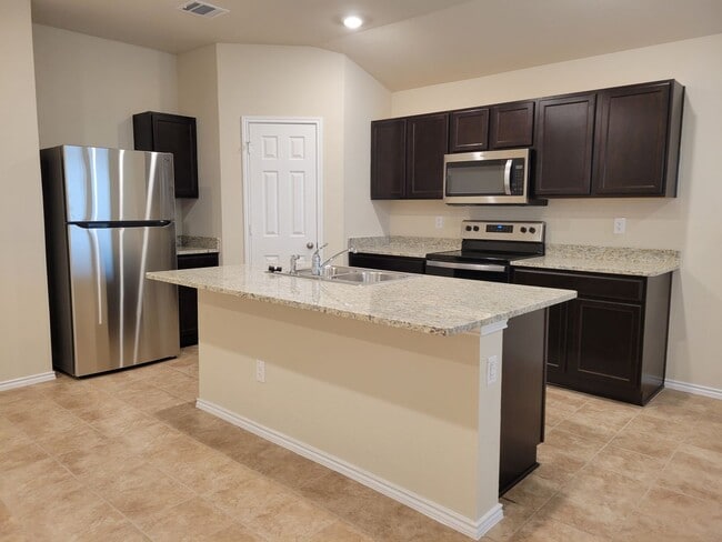 Building Photo - BEAUTIFUL YOWELL RANCH HOME!