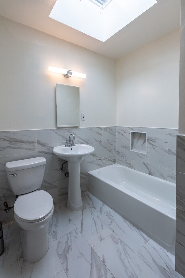 Building Photo - 219 St Charles Ave