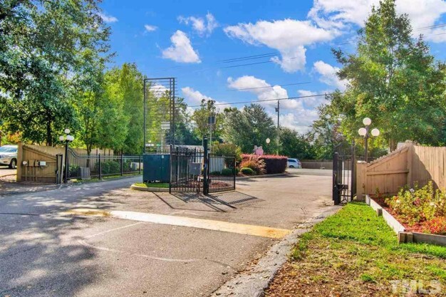 Building Photo - 2616 Burke Ln