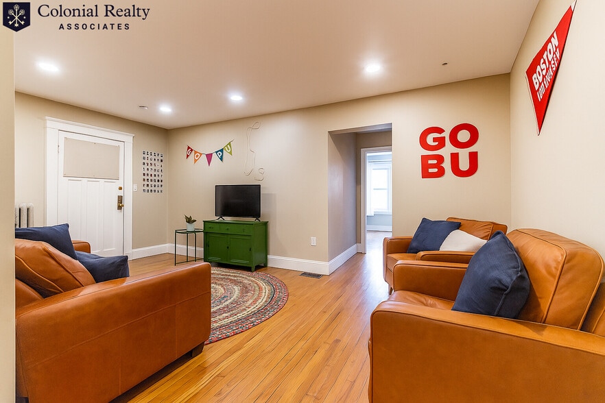 Building Photo - 326 St Paul St