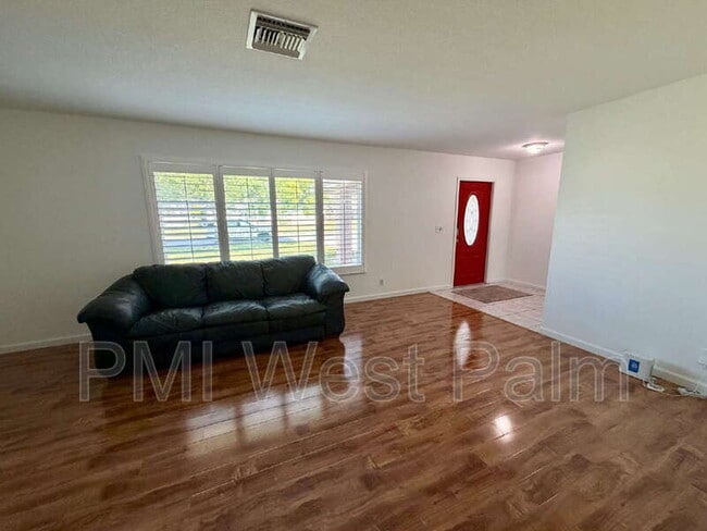 Building Photo - 147 Sunflower Cir