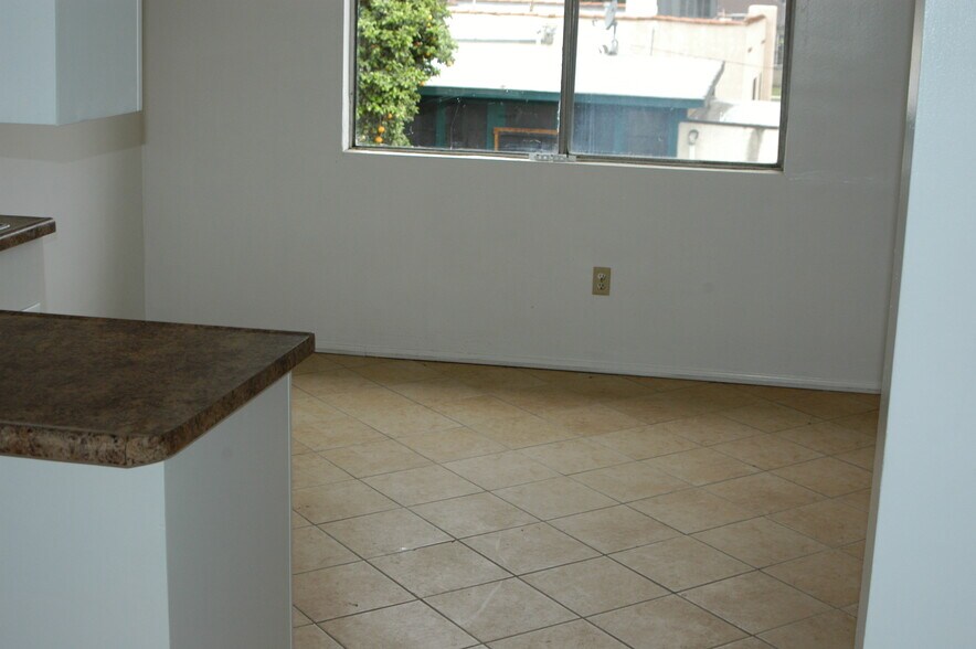 Kitchen - 7123 Lime Ave