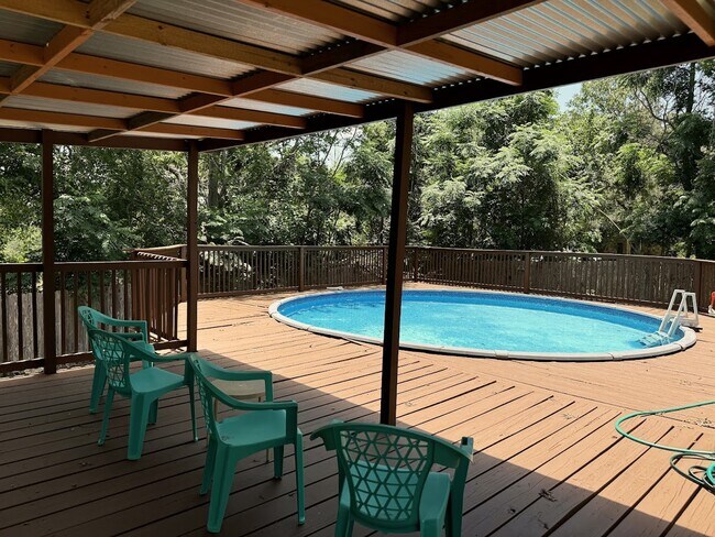 Building Photo - 105 Sky Country Dr