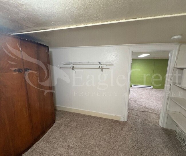 Building Photo - Three Bedroom, Two Bathroom House Near Sha...