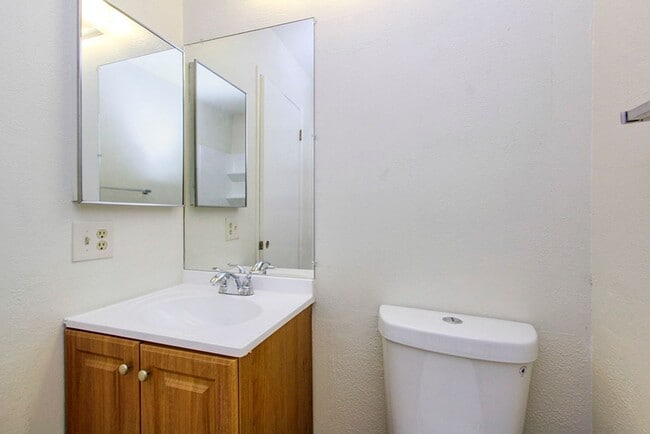 Building Photo - 5909 Manorwood Ct