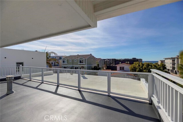 Building Photo - 1090 Loma Dr
