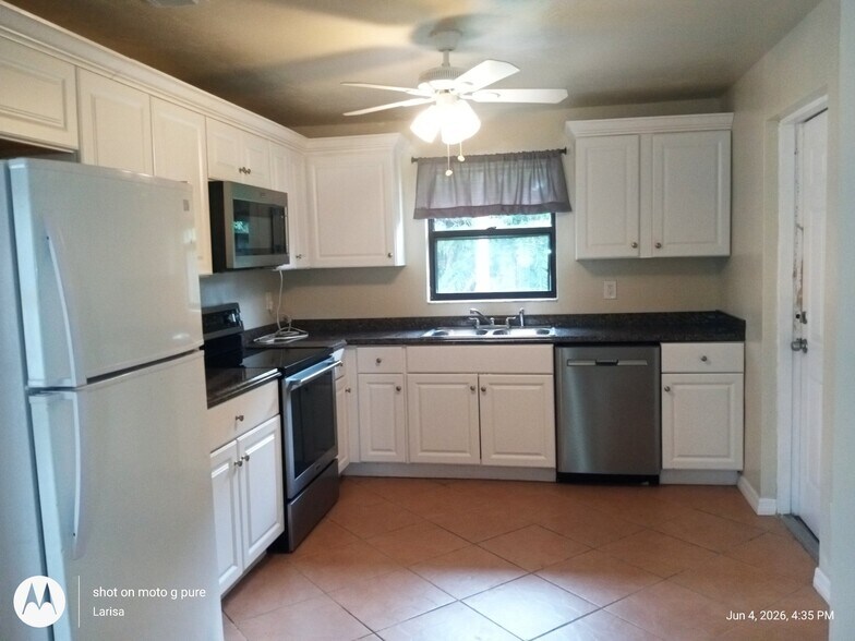 Building Photo - 1439 Glick Dr