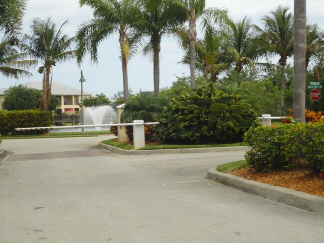 Building Photo - 1825 Bridgepointe Cir