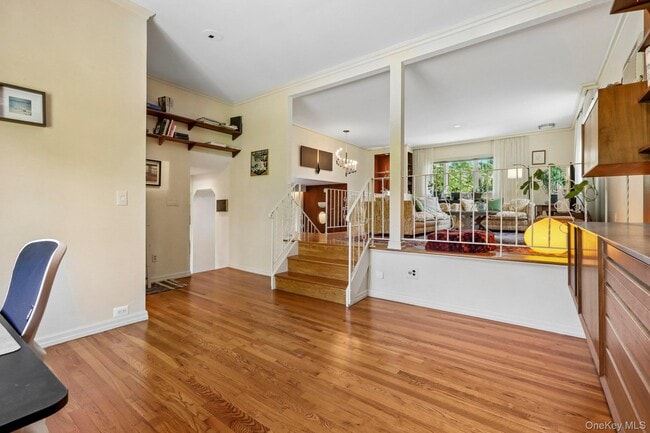 Building Photo - 181 Finmor Dr