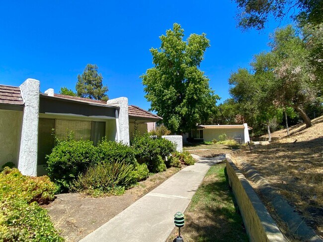 Building Photo - 3654 Summershore Ln