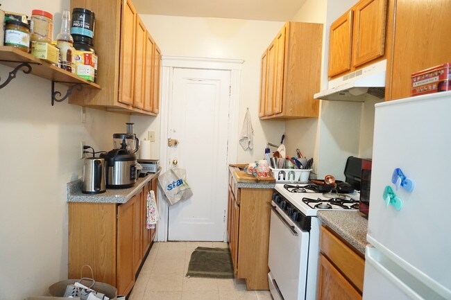 Building Photo - 55 Linden St