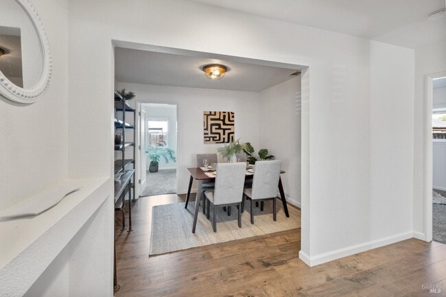 Building Photo - 372 Acacia St