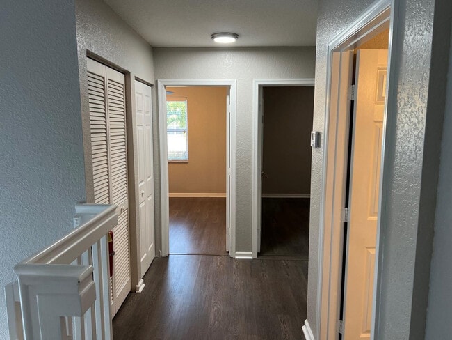 Building Photo - 4926 Ave