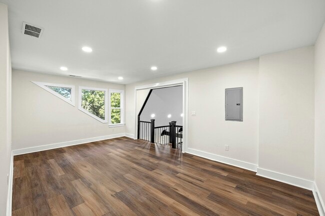 Building Photo - 1620 Chevron Way