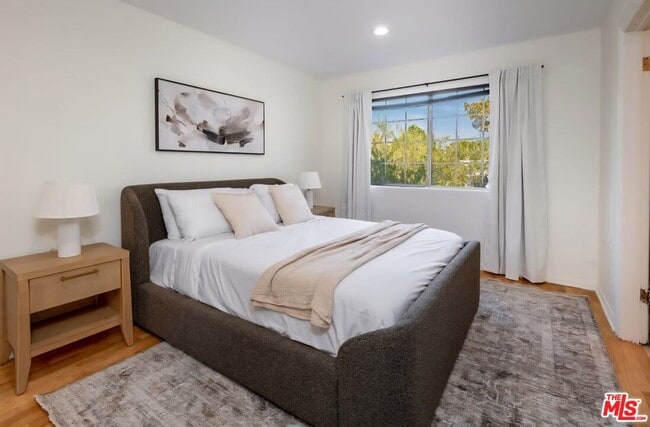 Building Photo - 525 N Orange Dr