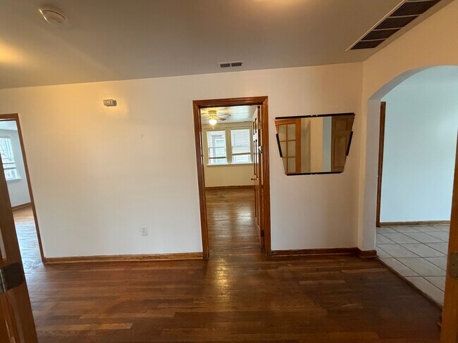 Building Photo - 121 Kellogg St