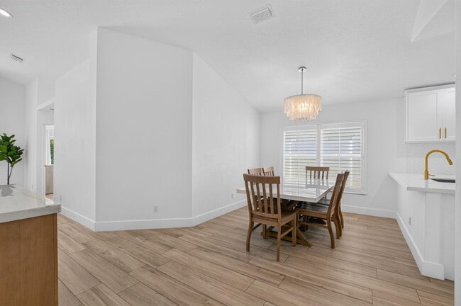 Building Photo - 621 Anchor Point