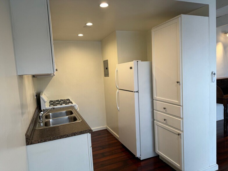 Building Photo - 3538 Keystone Av