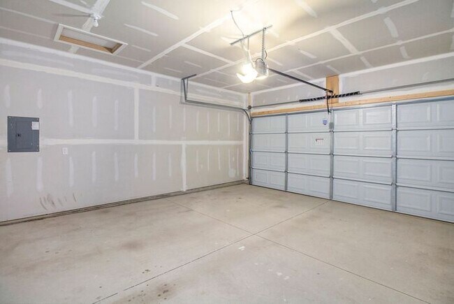 Building Photo - 16044 Bedington Dr