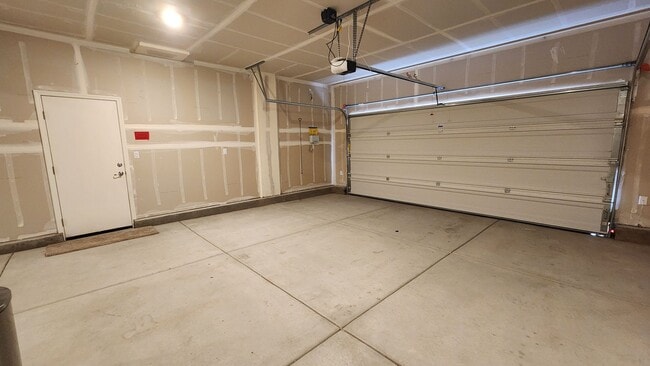 Building Photo - Spacious Two Story Home in Spanish Springs