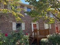Building Photo - 2 Bedroom 1.5 Bath Townhome located in Gre...