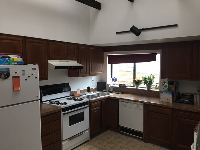 Kitchen with refrigerator, stove and dishwasher - 128 W Sycamore St