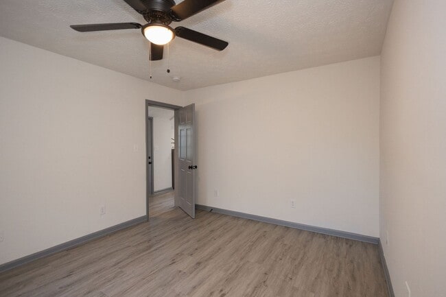 Building Photo - Modern 2BR Upgrade Near Downtown – Move-In Ready + 50% OFF your first month’s rent!