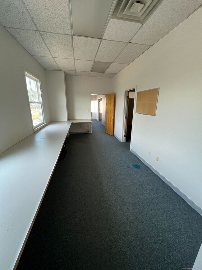 Building Photo - 151 Meadow St