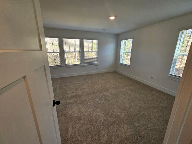 Building Photo - 31 Moon Haven Way