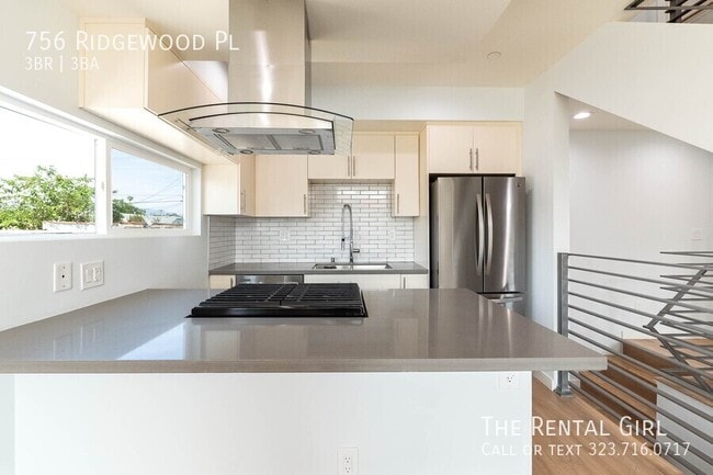 Building Photo - 756 N Ridgewood Pl