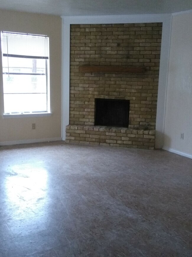 Building Photo - Unit #2